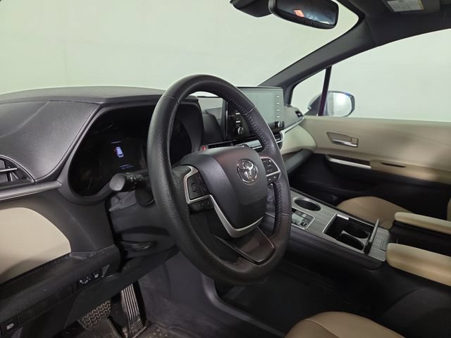 Used 2023 Toyota Sienna XLE AWD/4WD image 14