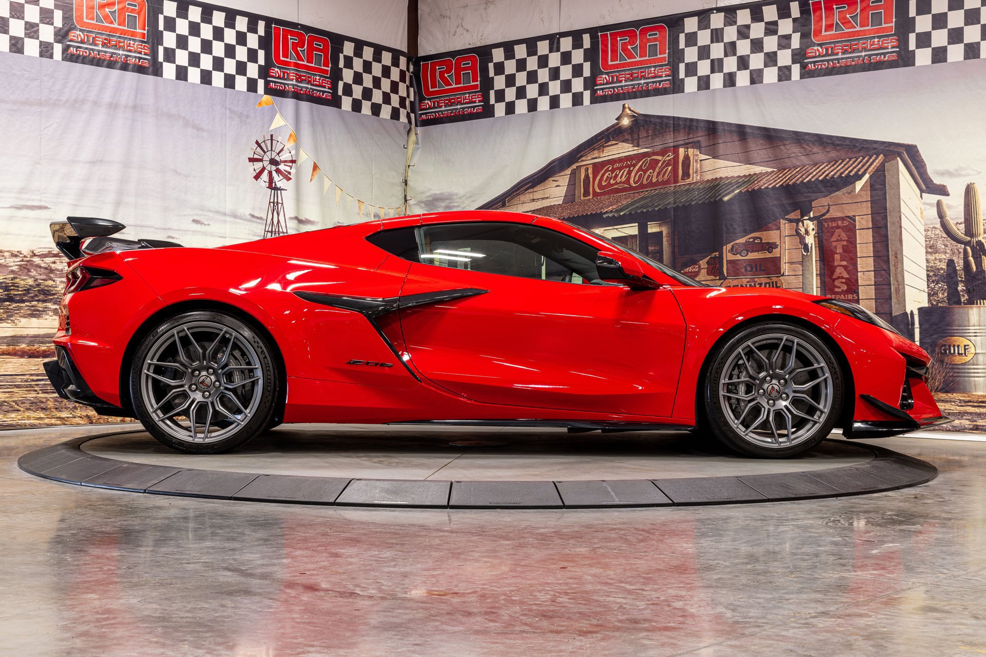 Used 2023 Chevrolet Corvette Z06 w/ Z07 Performance Package RWD image 9