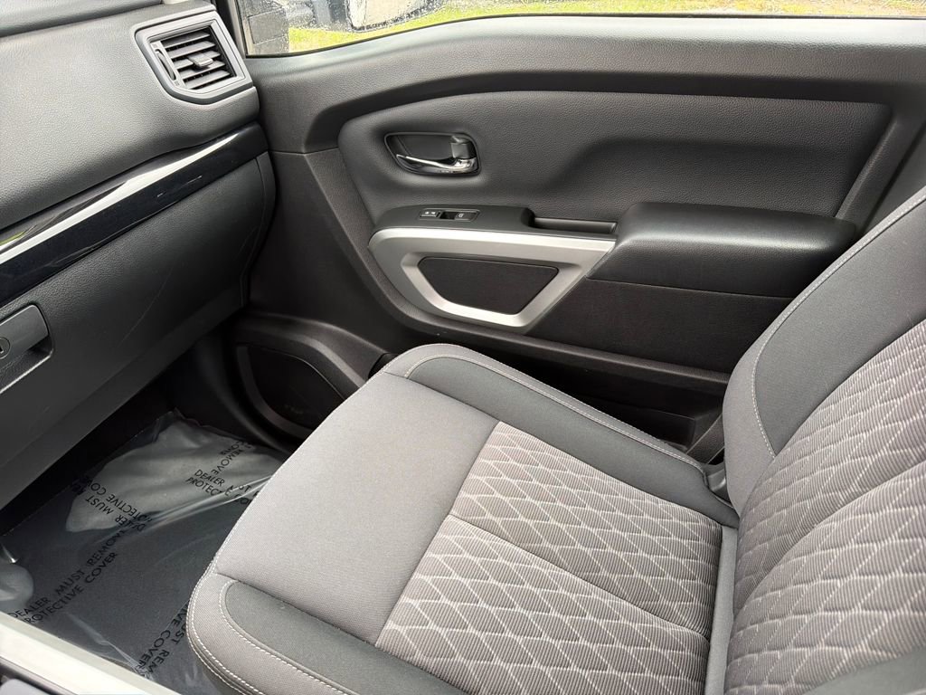 Used 2024 Nissan Titan SV w/ SV Convenience Package image 31