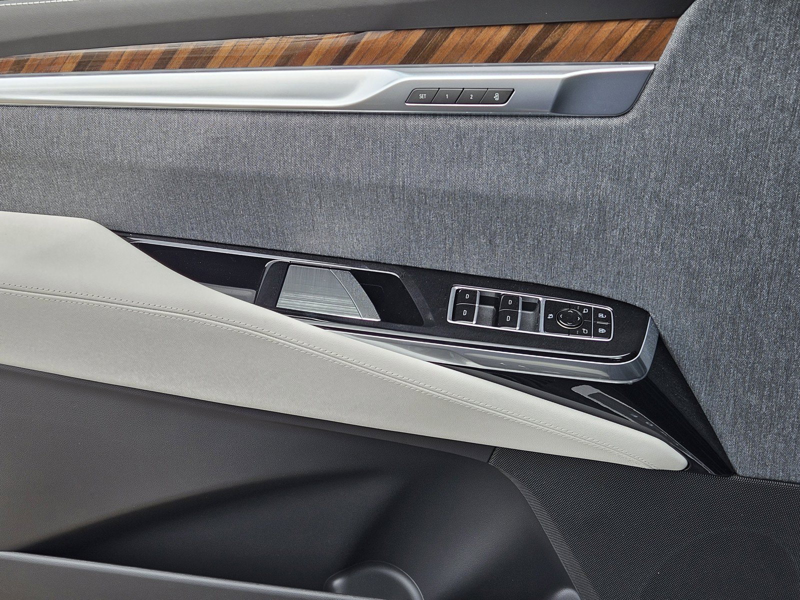 New 2026 Cadillac Escalade Platinum Sport AWD/4WD image 15
