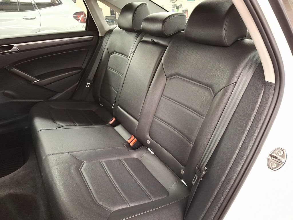 Used 2017 Volkswagen Passat 1.8T R-Line FWD image 7