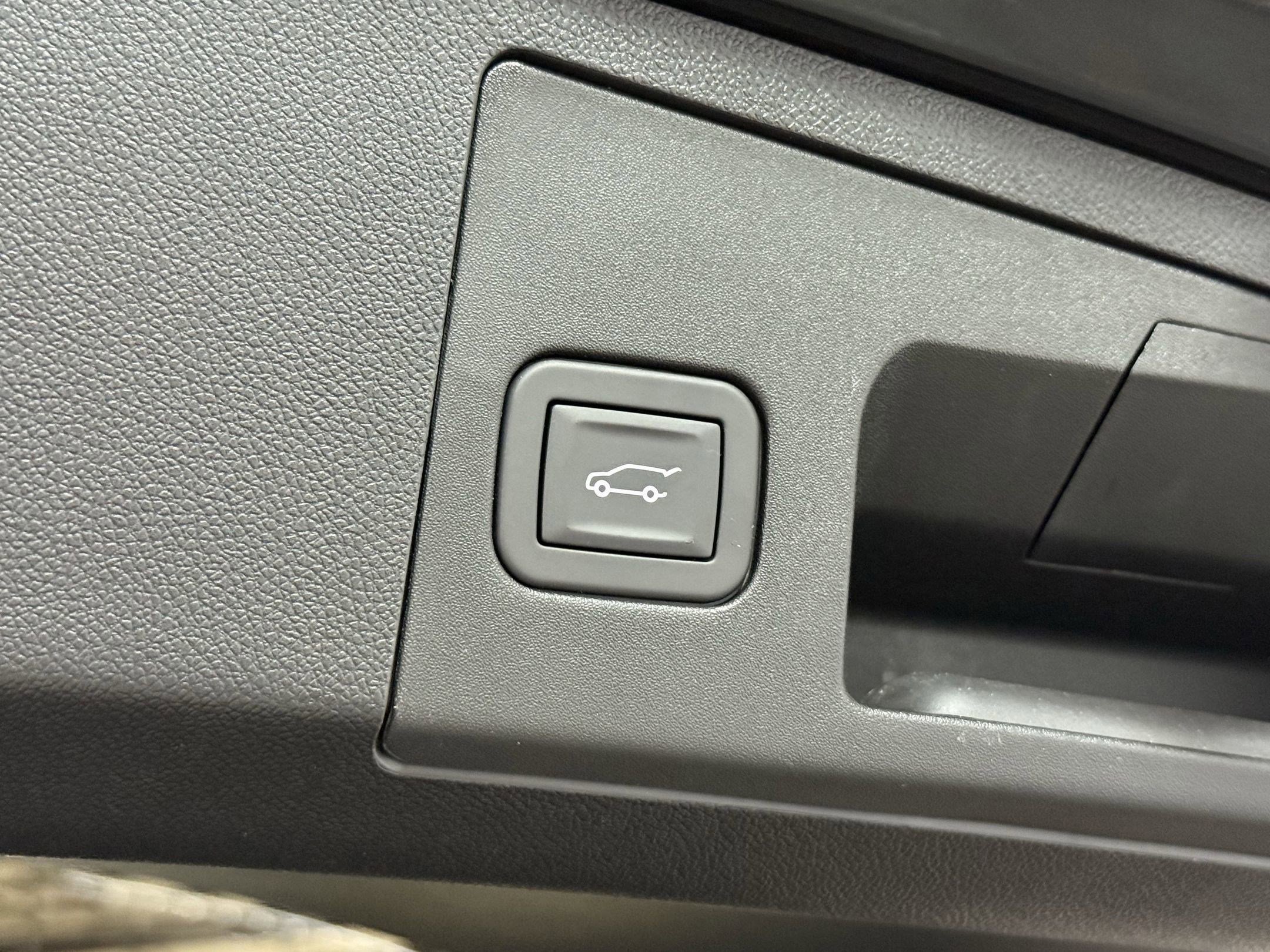 New 2025 Cadillac XT4 Premium Luxury image 38