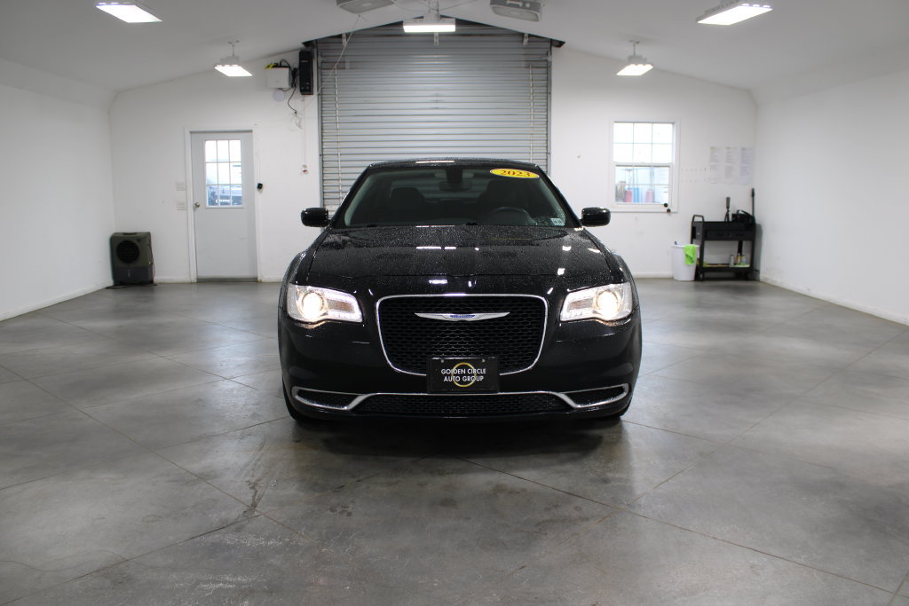 Used 2023 Chrysler 300 Touring AWD/4WD image 3