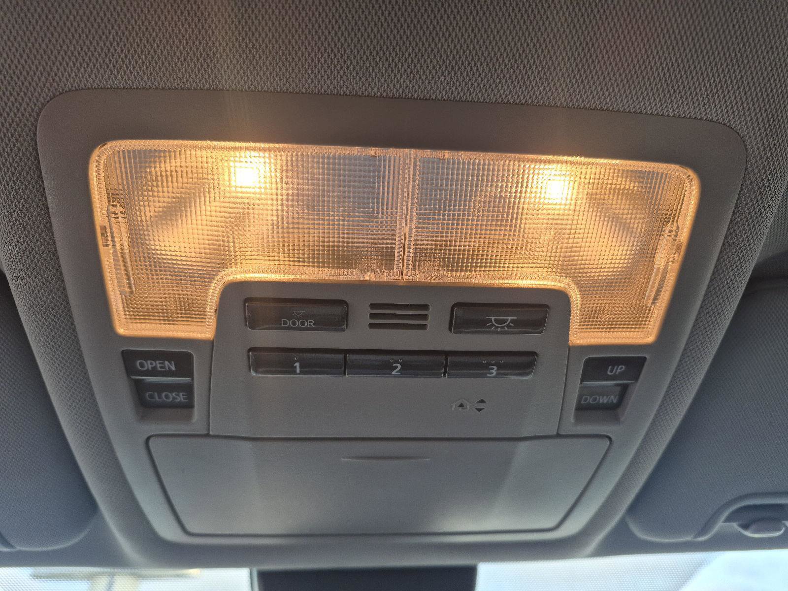 Used 2019 Toyota Highlander XLE FWD image 7