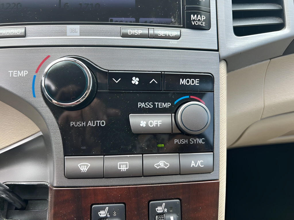 Used 2010 Toyota Venza AWD image 27