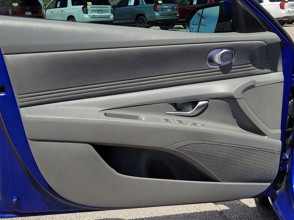 Used 2025 Hyundai Elantra SEL FWD image 18