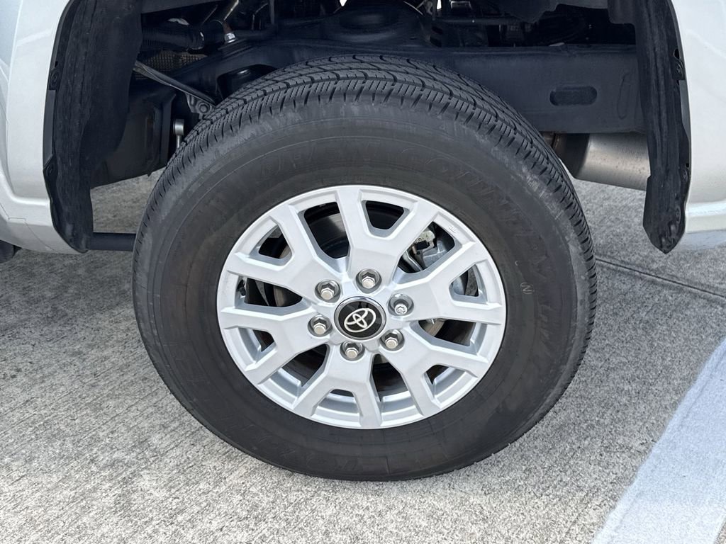 Used 2024 Toyota Tacoma SR5 AWD/4WD image 31