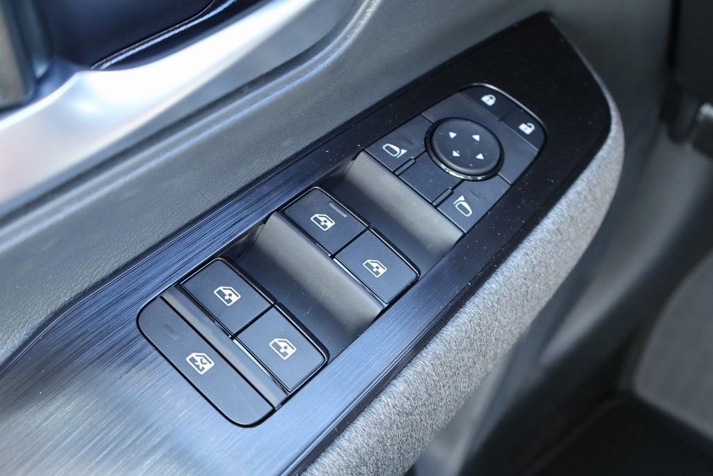 New 2026 Nissan Kicks SV image 14