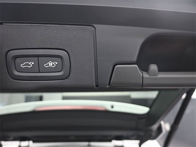 Used 2024 Volvo XC60 B5 Core image 25