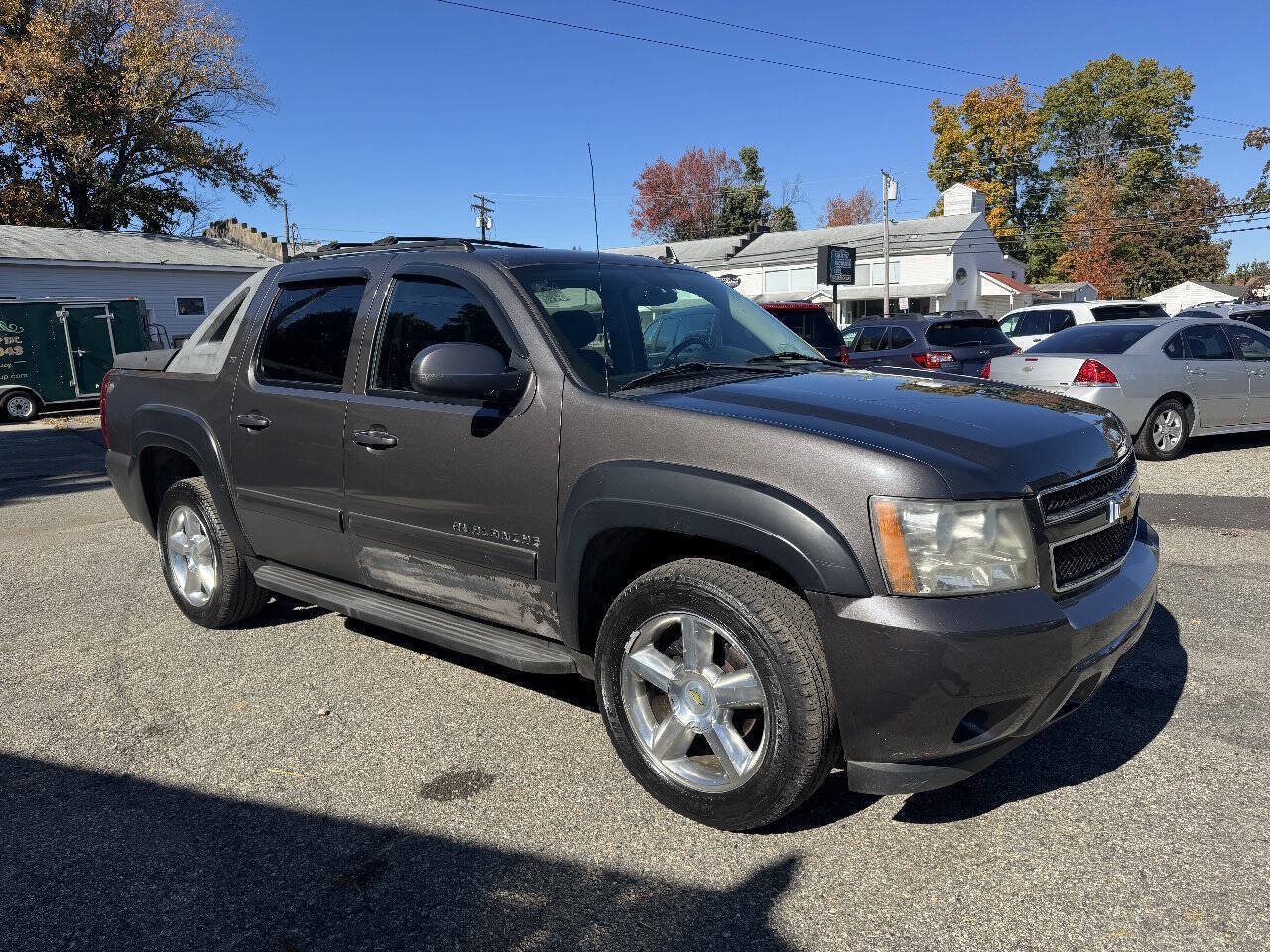 Used 2011 Chevrolet Avalanche LT AWD/4WD image 3