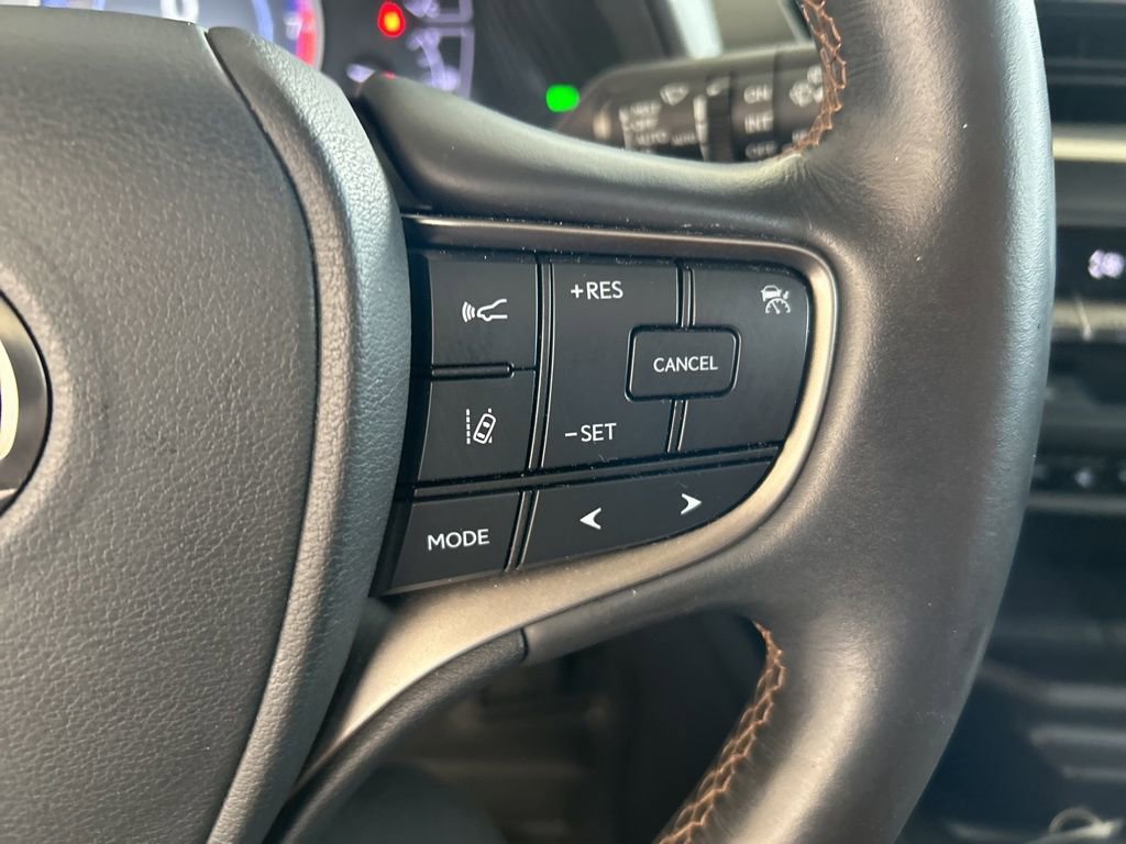 Used 2020 Lexus UX 200 w/ Premium Package image 47