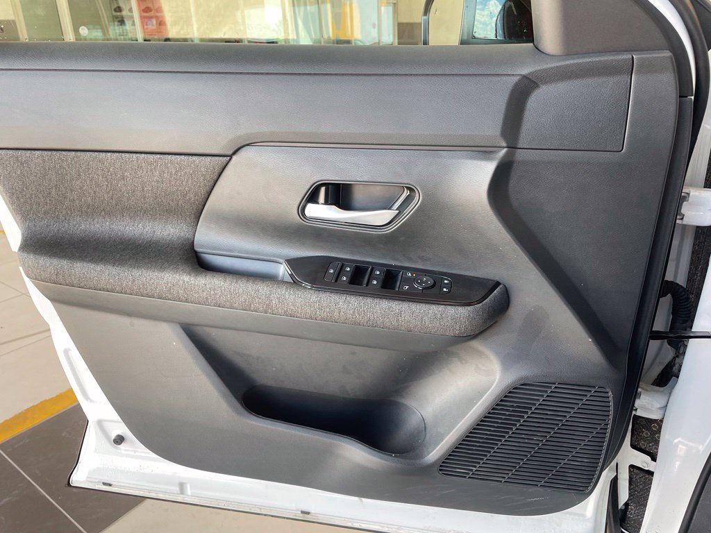 Certified 2026 Nissan Kicks SV AWD/4WD image 9