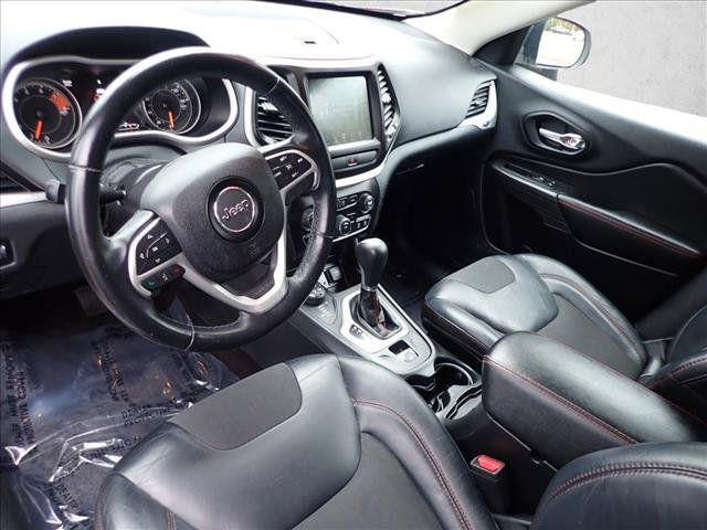 Used 2016 Jeep Cherokee Trailhawk AWD/4WD image 10