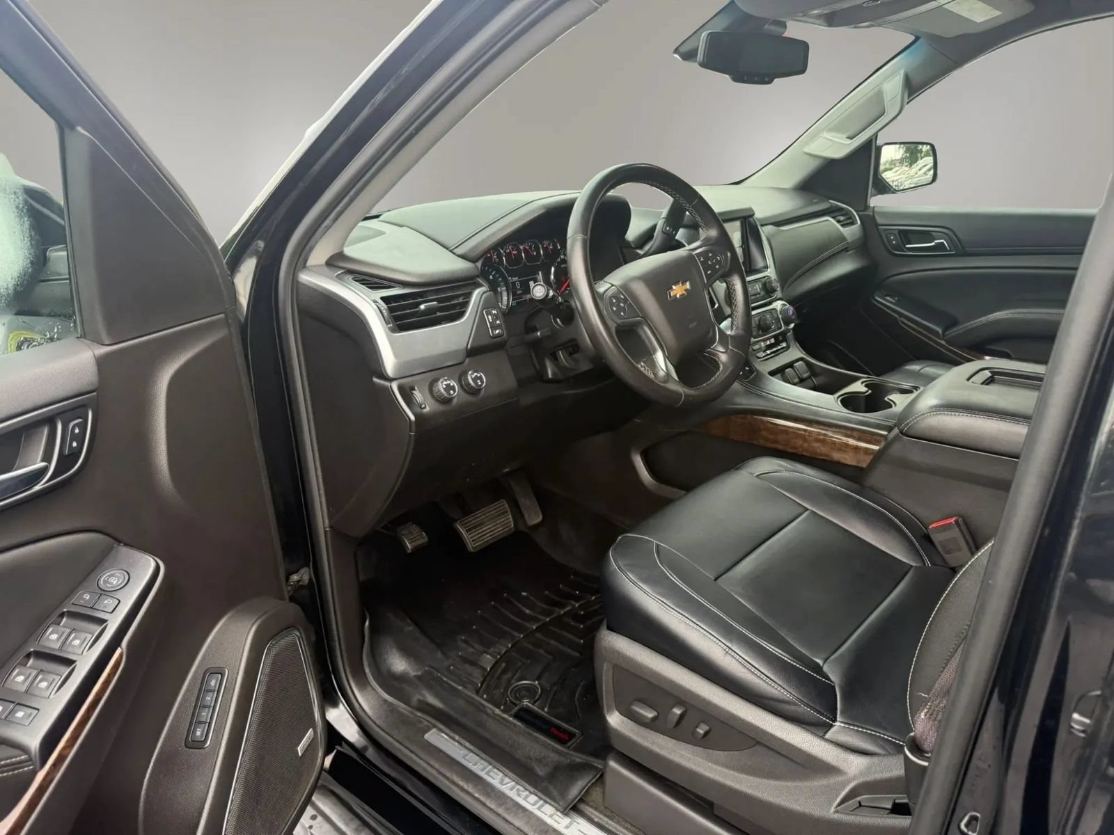 Used 2017 Chevrolet Suburban LT AWD/4WD image 13