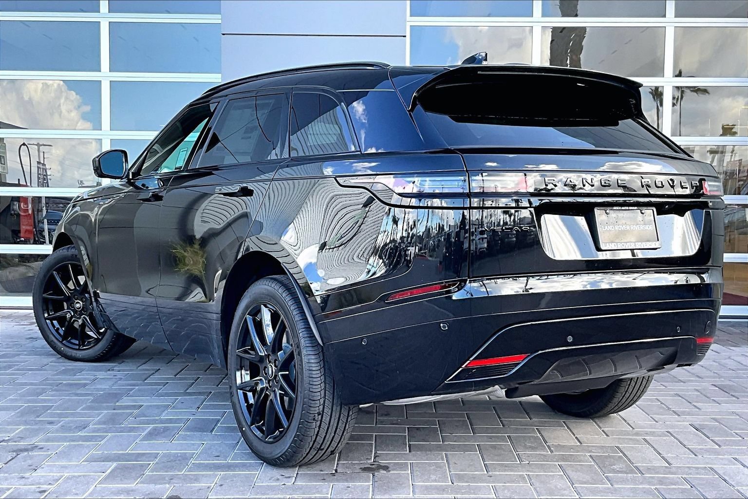 New 2026 Land Rover Range Rover Velar Dynamic SE AWD/4WD image 3