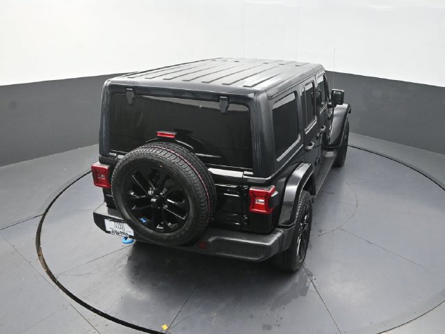 Used 2023 Jeep Wrangler Unlimited Sahara w/ Cold Weather Group AWD/4WD image 16