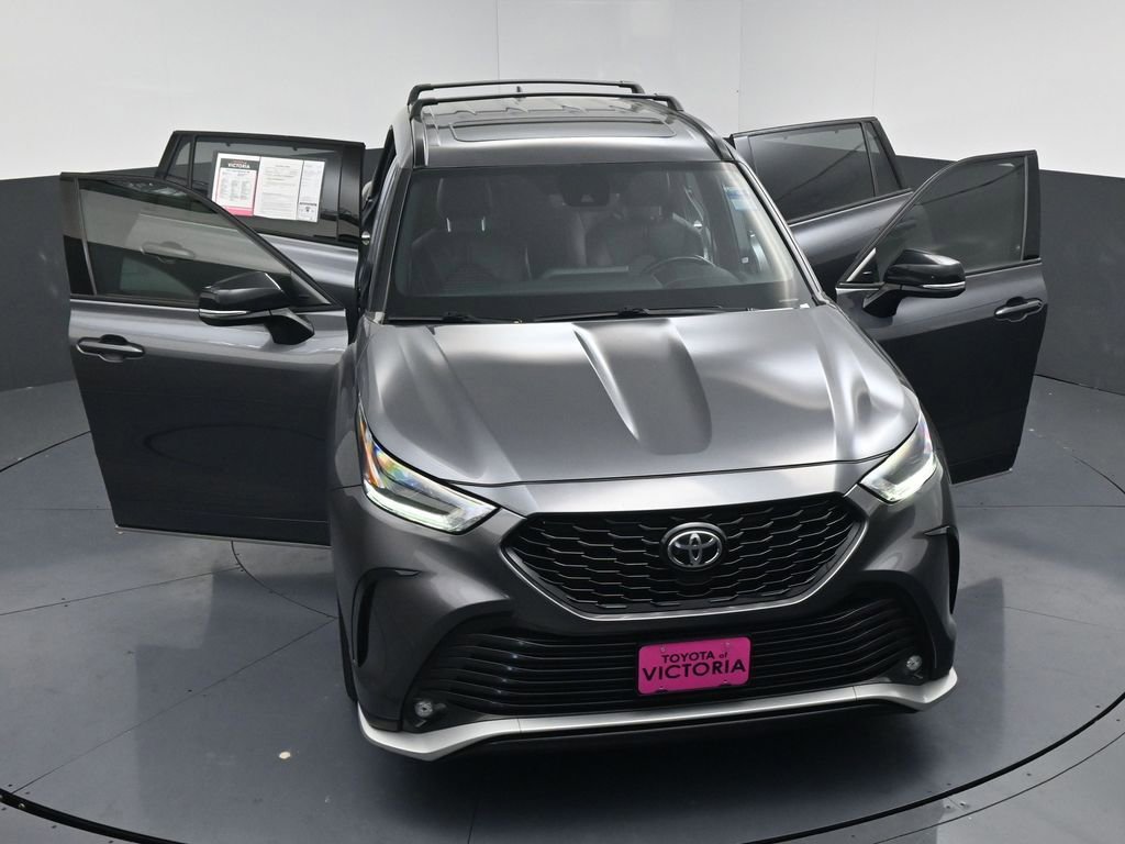 Used 2021 Toyota Highlander XSE image 25