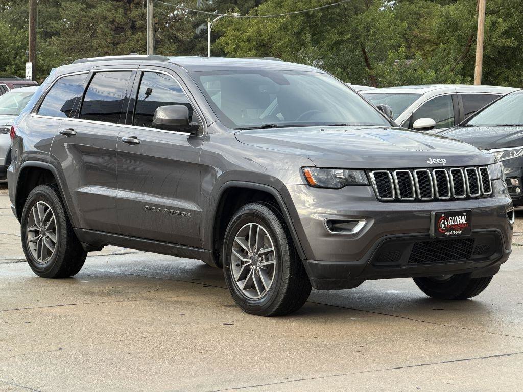Used 2020 Jeep Grand Cherokee Laredo w/ 18" Wheel & 8.4" Radio Group AWD/4WD image 2