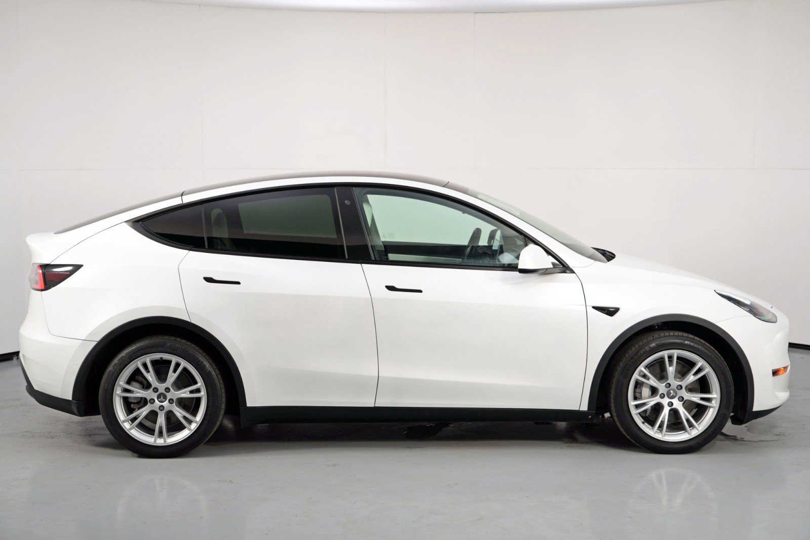 Used 2020 Tesla Model Y Long Range image 51