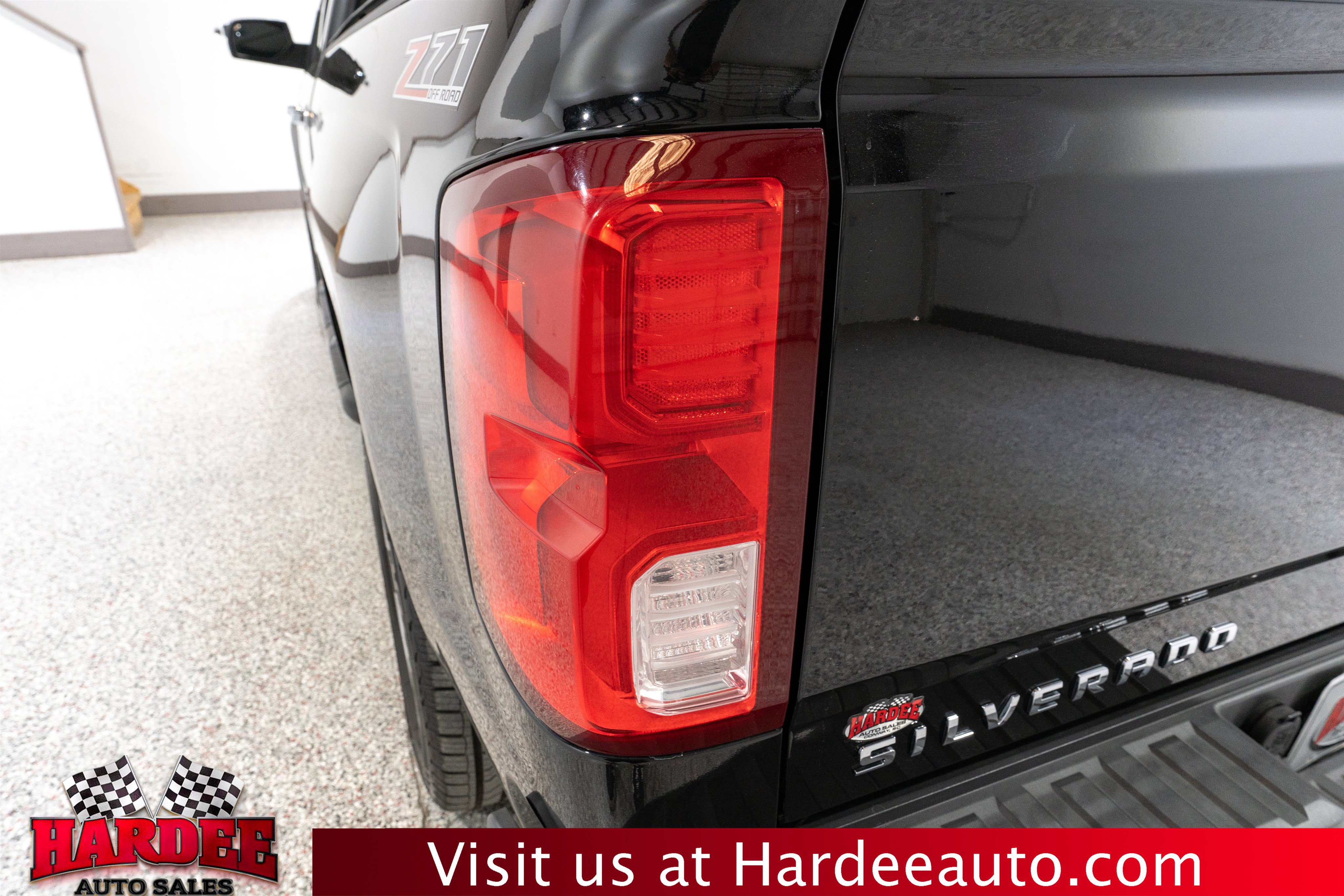 Used 2017 Chevrolet Silverado 1500 LTZ Z71 w/ LTZ Plus Package AWD/4WD image 9