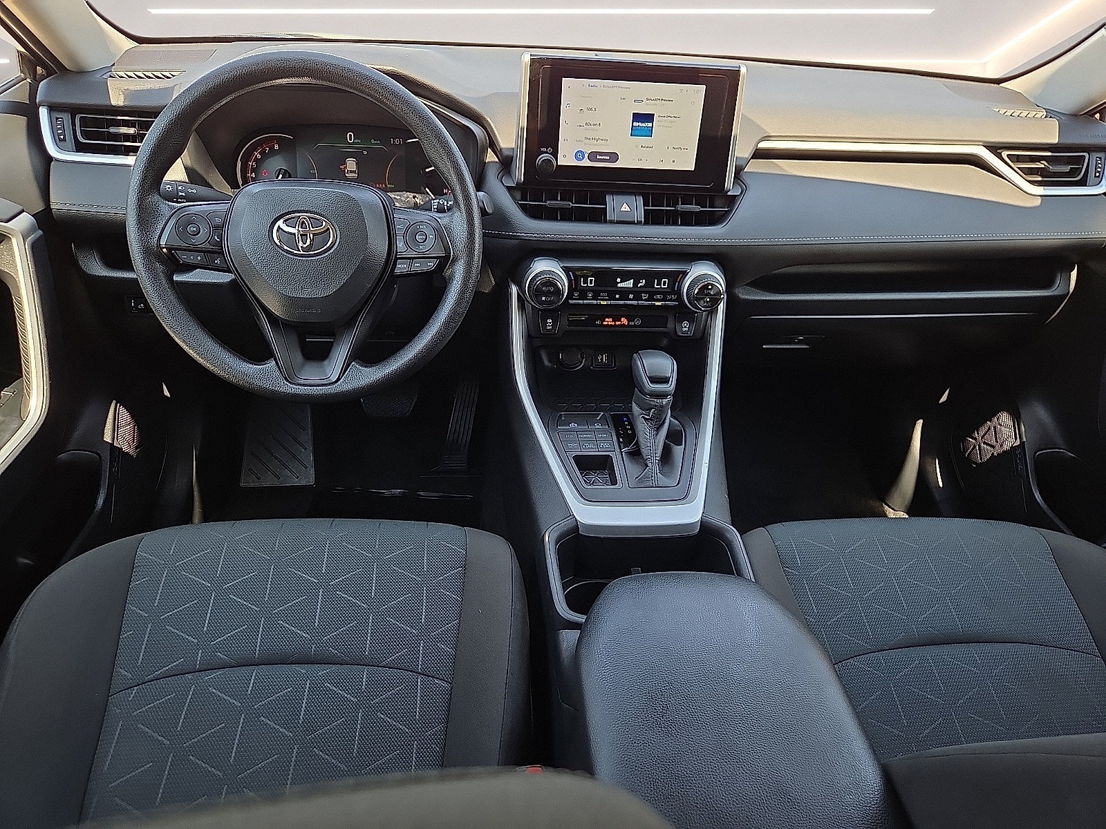 Used 2025 Toyota RAV4 XLE AWD/4WD image 11
