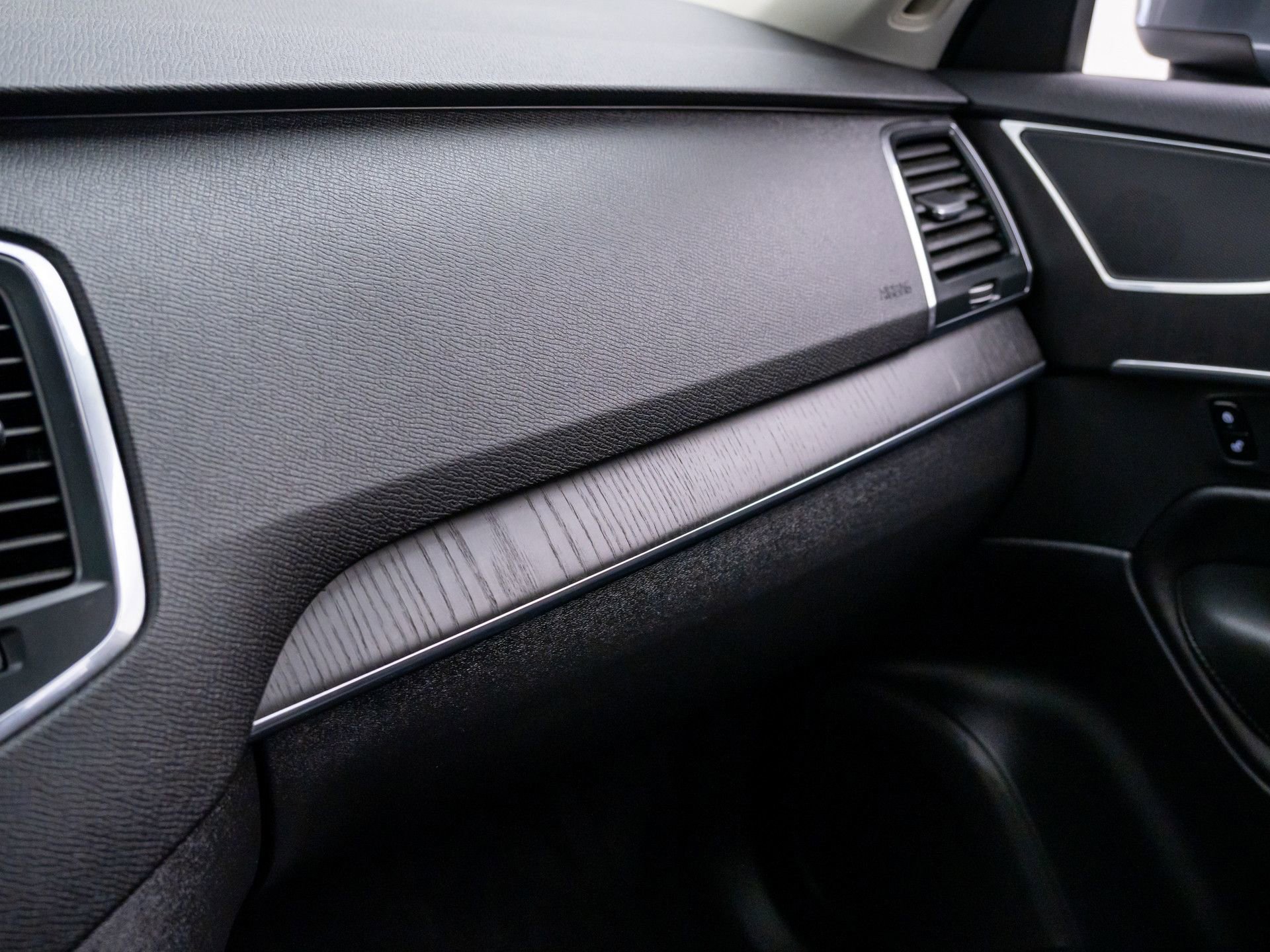 Used 2020 Volvo XC90 T5 Momentum image 32