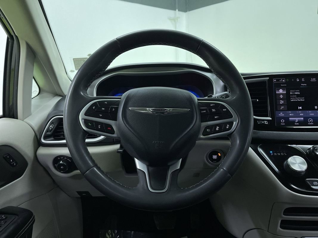 Used 2022 Chrysler Pacifica Touring-L image 19