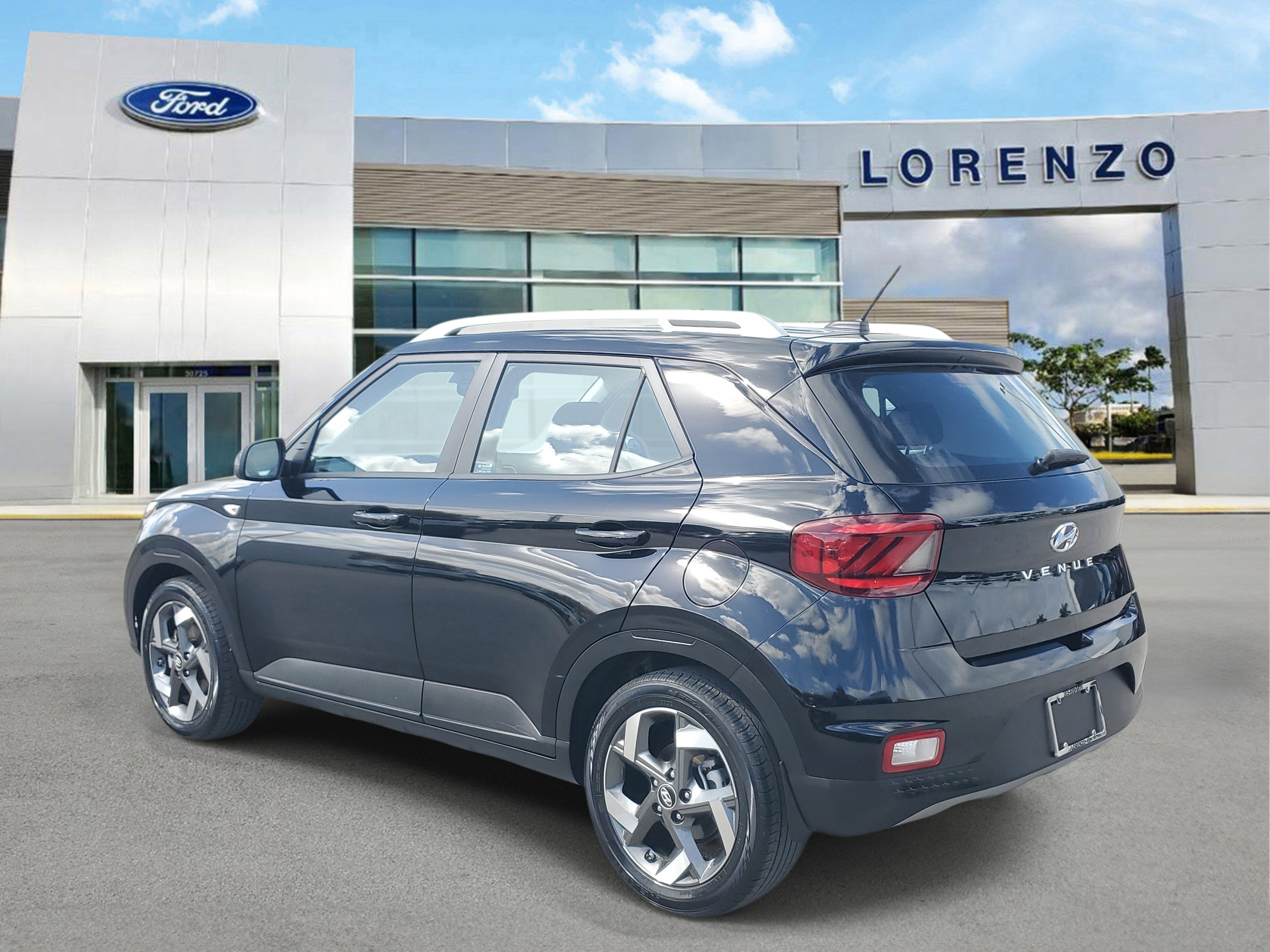 Used 2024 Hyundai Venue SEL image 7