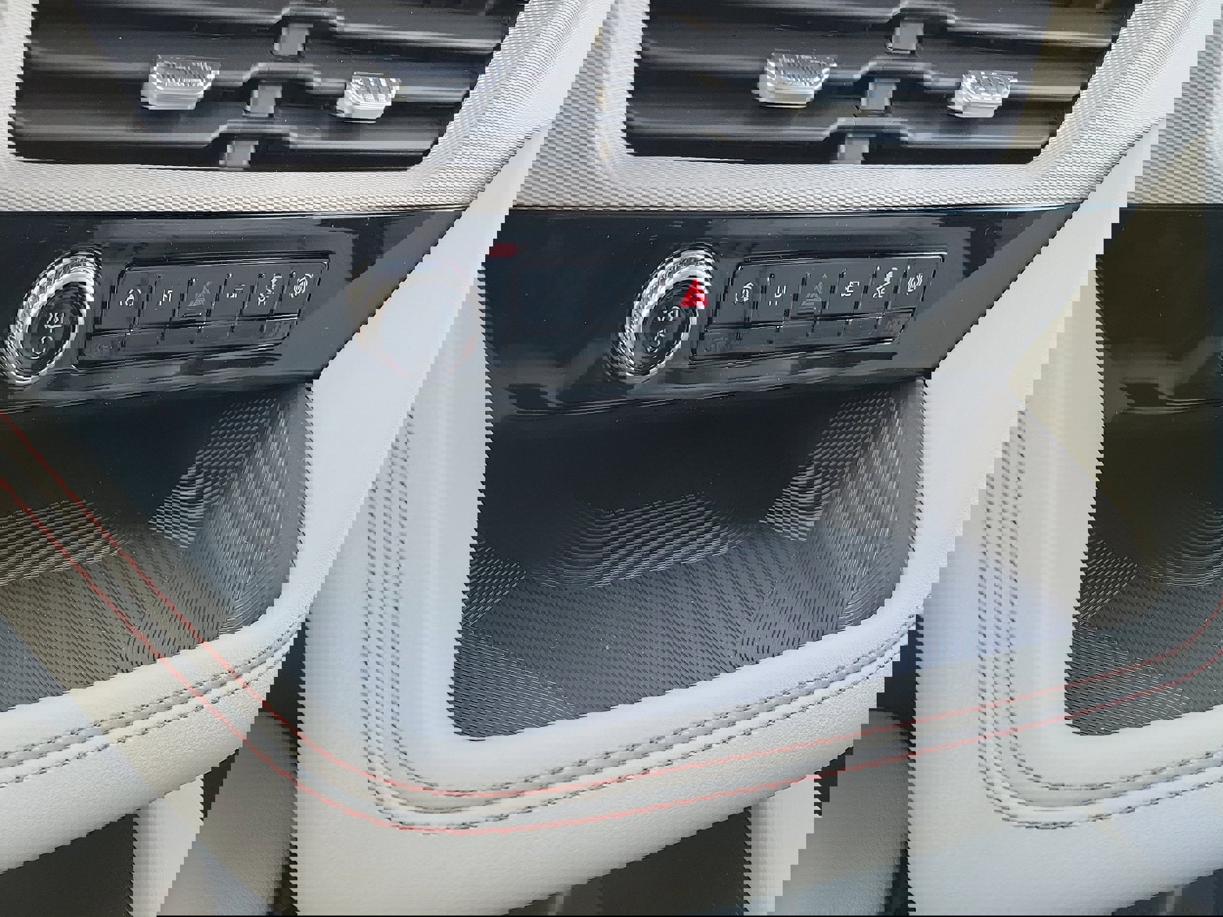 New 2026 Ford Explorer Active w/ Active Comfort Package image 20