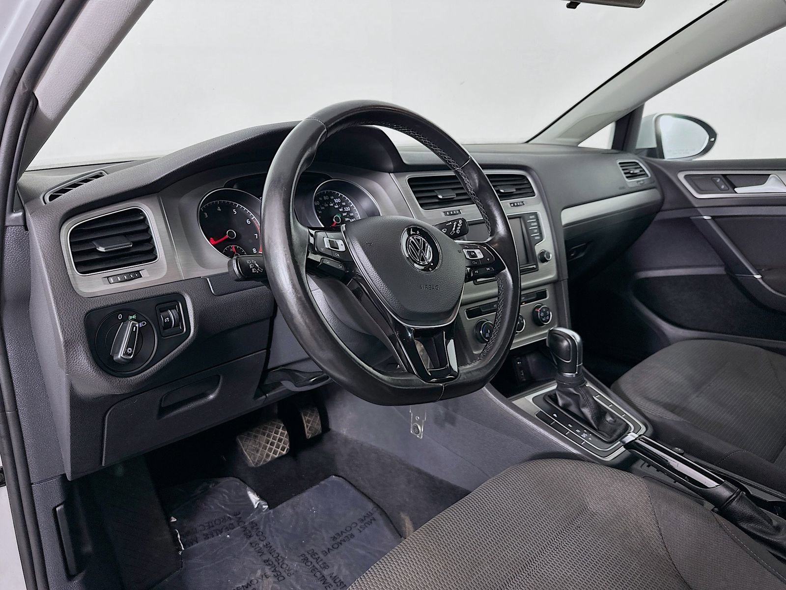 Used 2016 Volkswagen Golf S FWD image 9