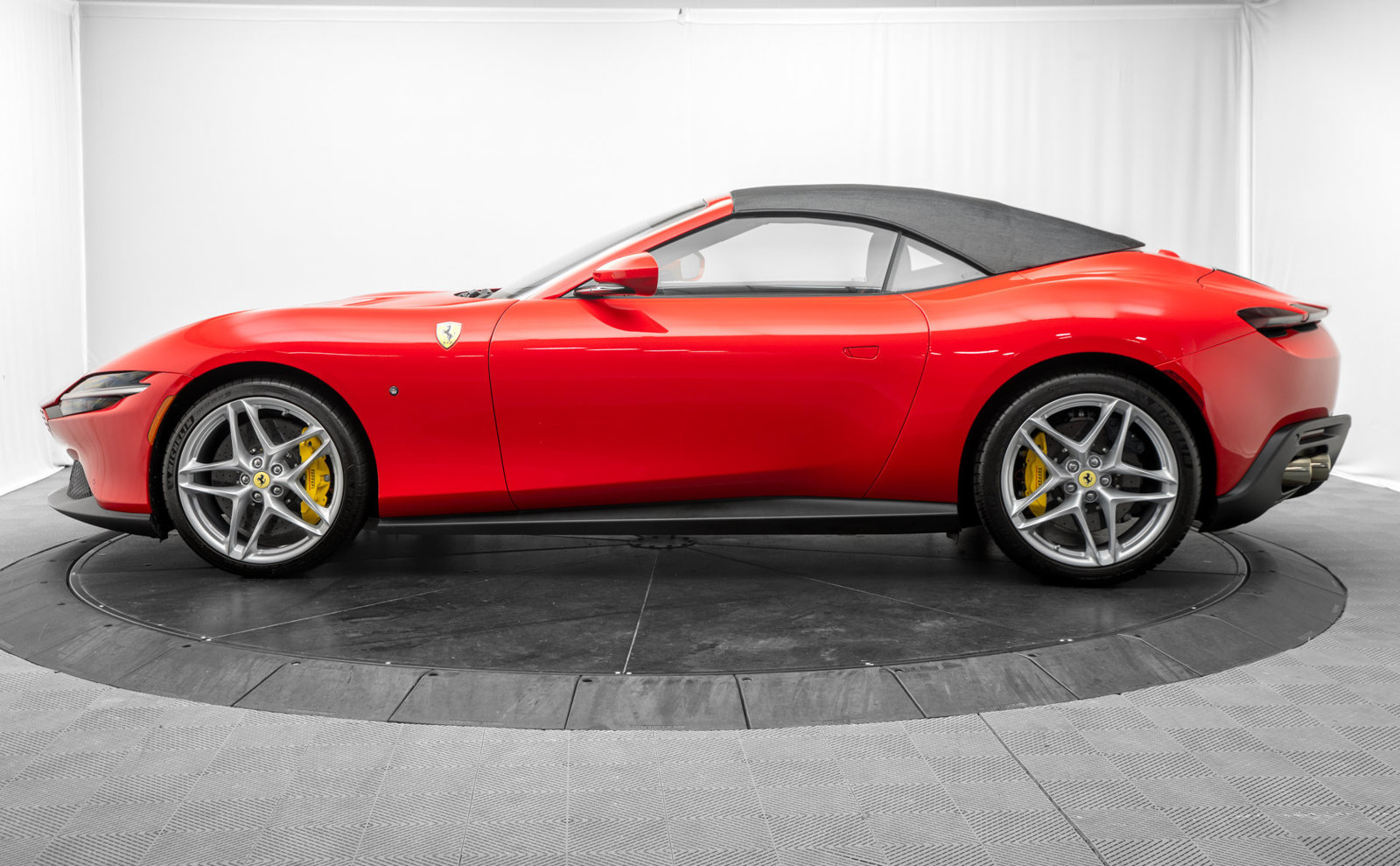 Used 2026 Ferrari Roma Spider RWD image 12