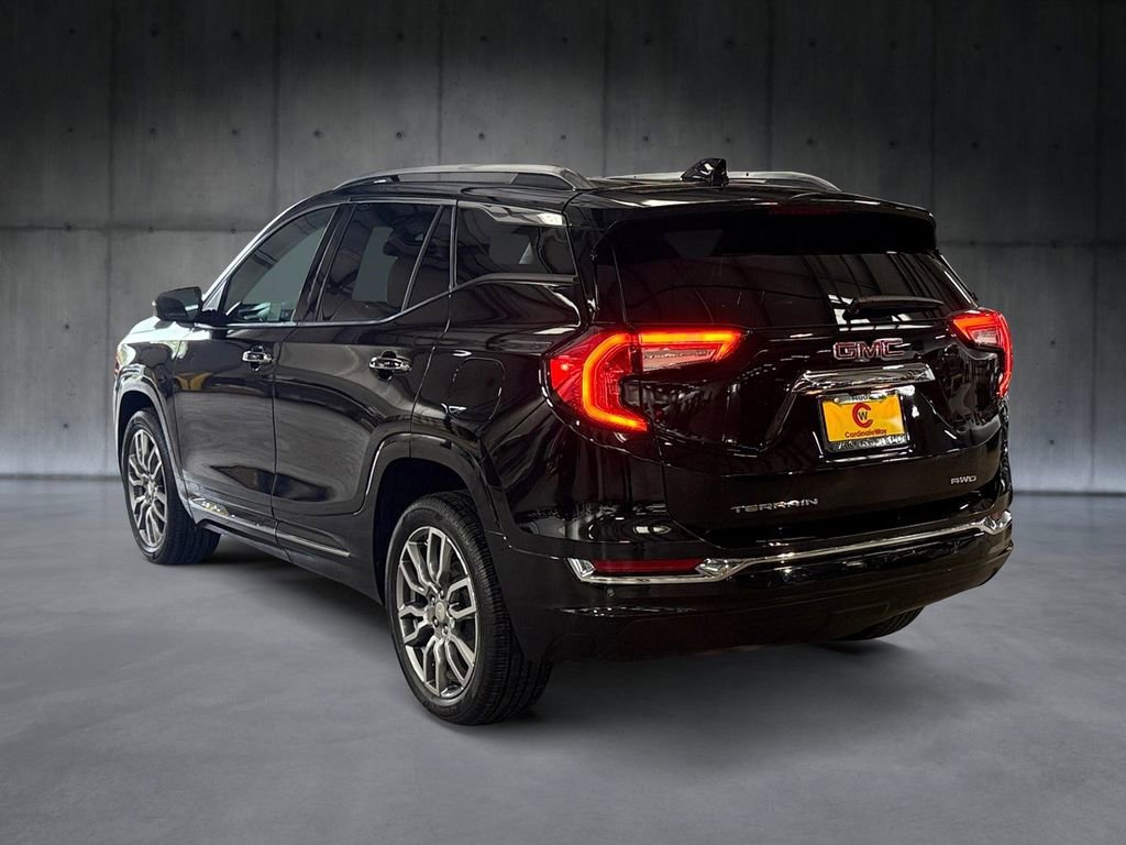 Used 2024 GMC Terrain Denali w/ Denali Premium Package image 3
