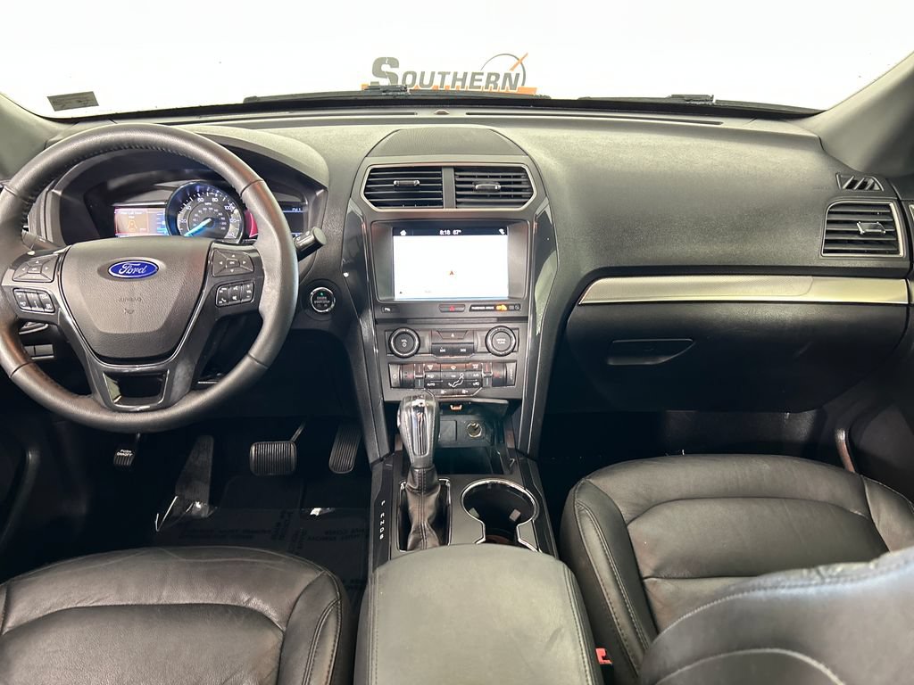 Used 2018 Ford Explorer XLT w/ Equipment Group 202A FWD image 18