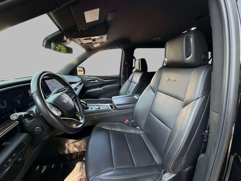 Used 2023 Cadillac Escalade ESV Luxury AWD/4WD image 2