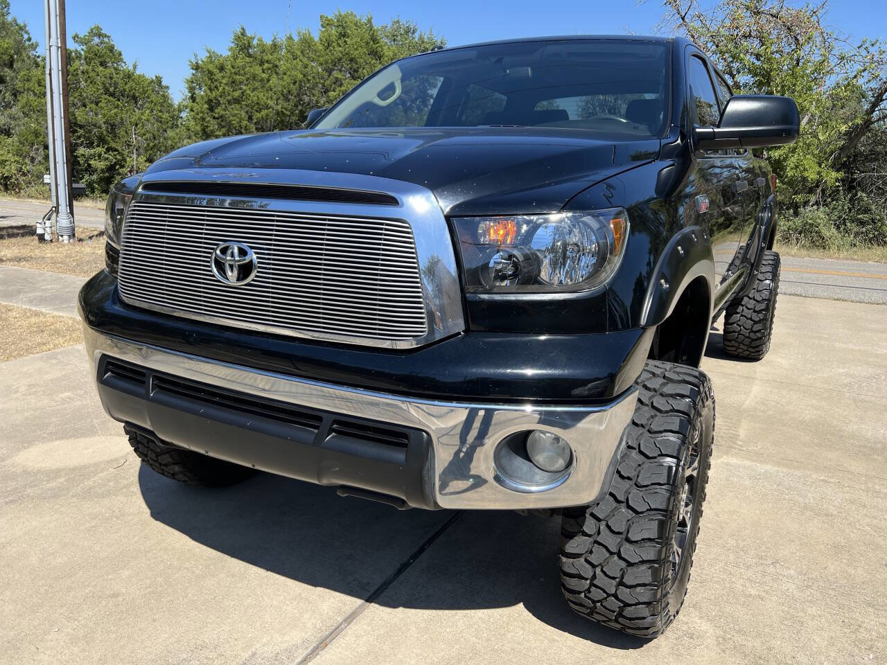 Used 2010 Toyota Tundra 4x4 CrewMax image 4