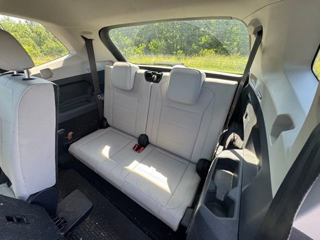 Used 2018 Volkswagen Tiguan SE w/ Panoramic Sunroof Package FWD image 12