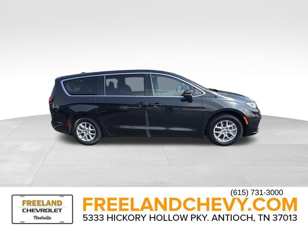 Used 2023 Chrysler Pacifica Touring-L FWD video 2