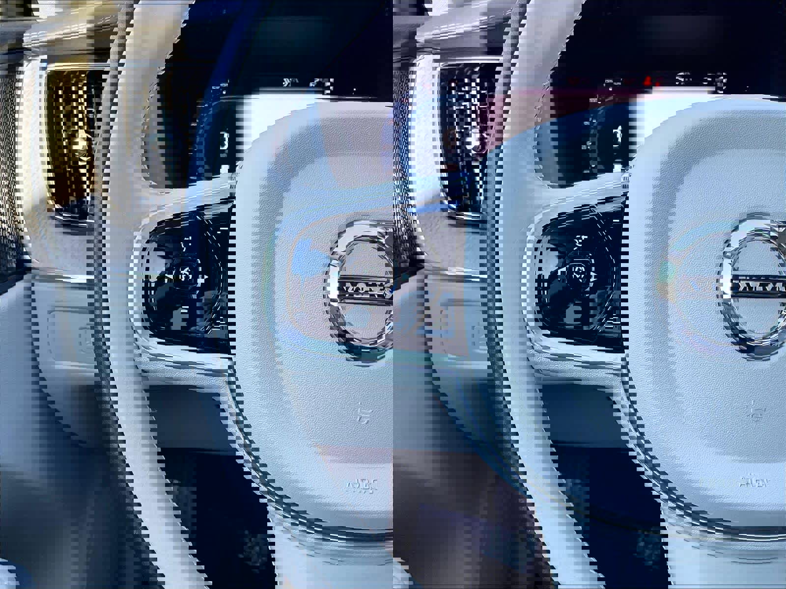 Used 2023 Volvo XC60 T8 Ultimate w/ Climate Package image 20