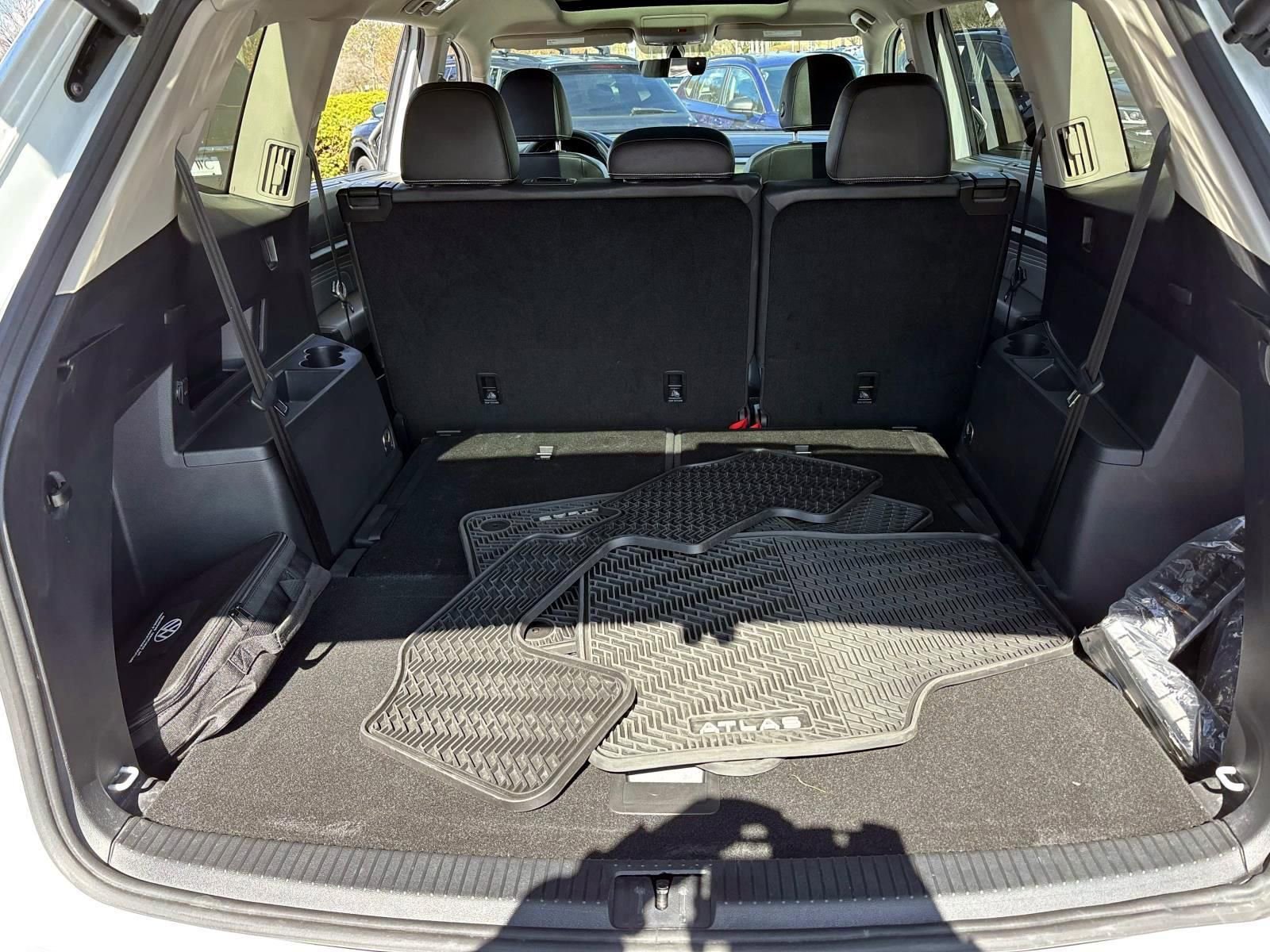 Used 2023 Volkswagen Atlas SE w/ Panoramic Sunroof Package image 9
