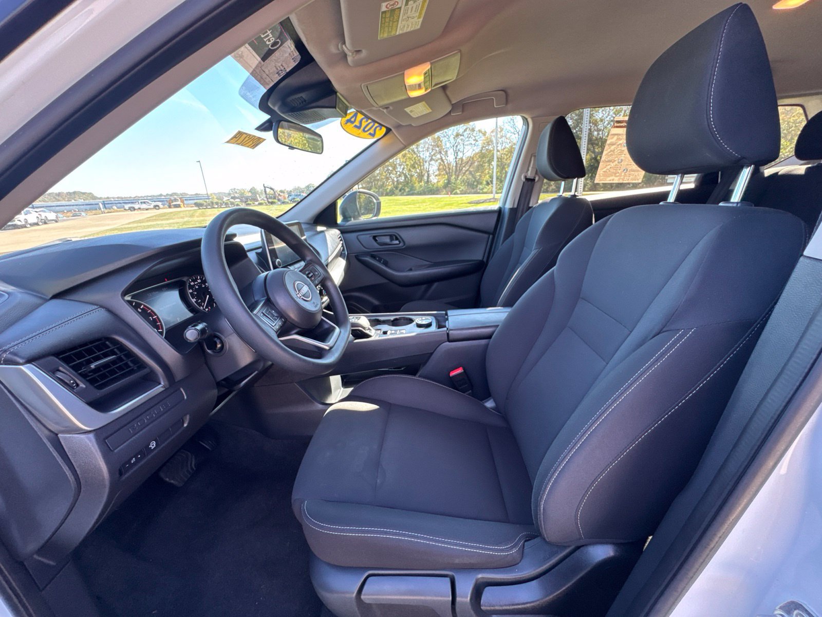 Used 2024 Nissan Rogue S AWD/4WD image 16