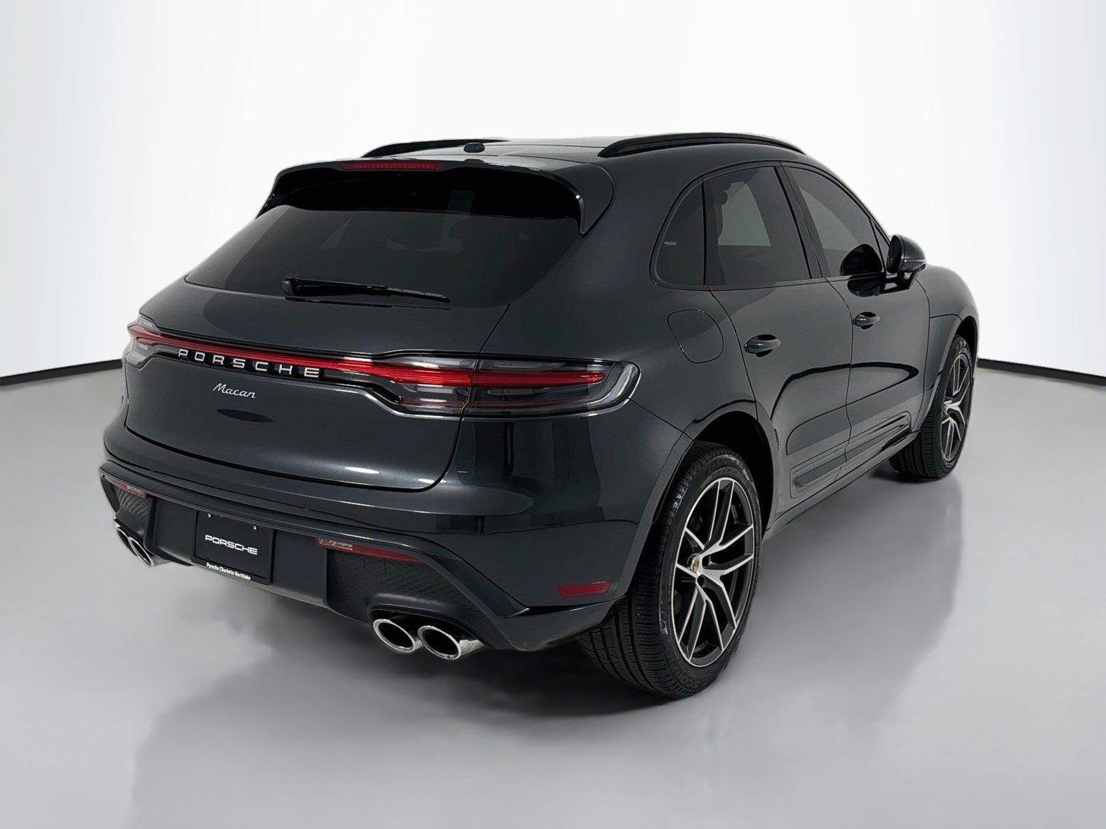 Certified 2024 Porsche Macan AWD/4WD image 29