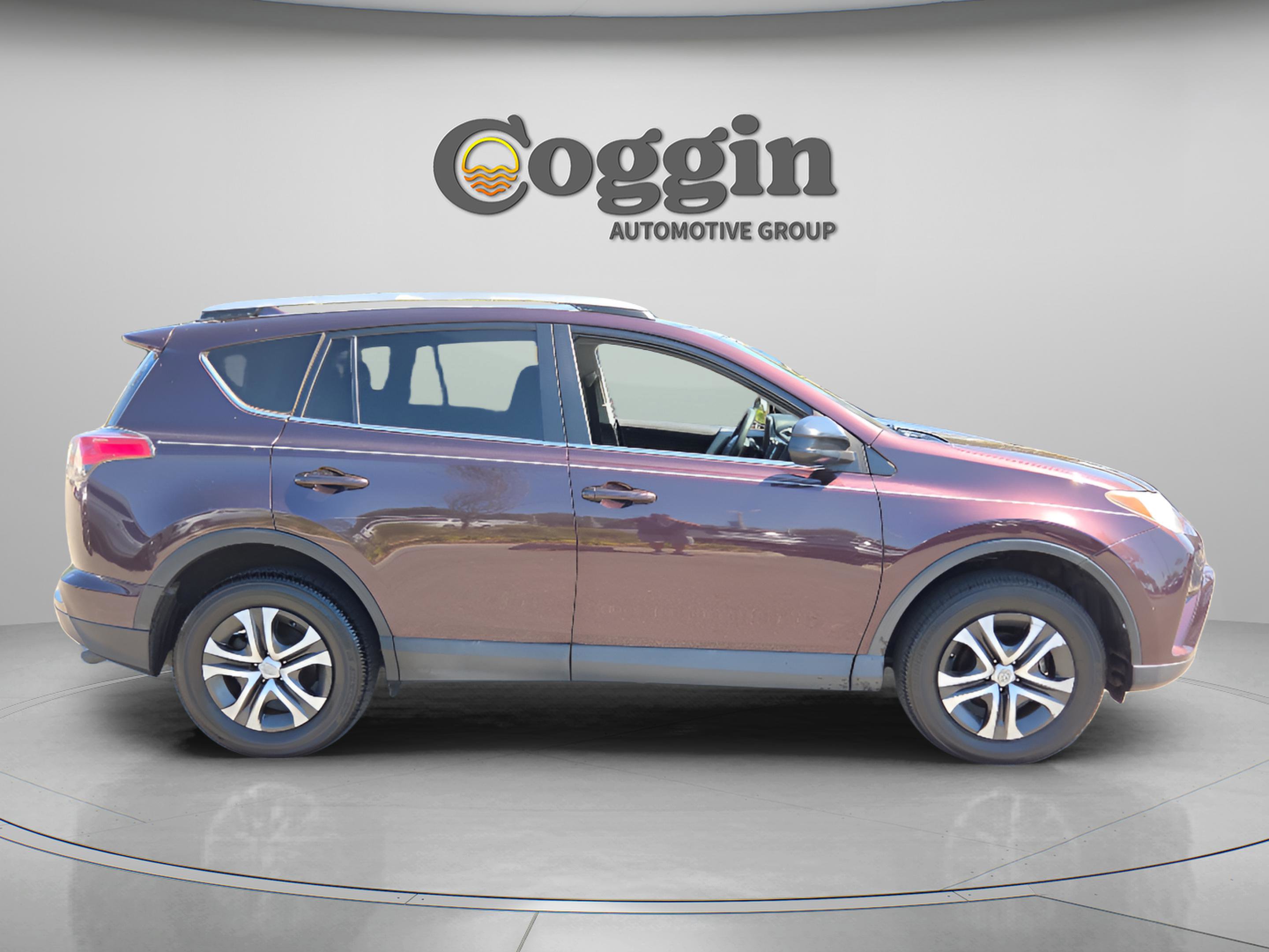 Used 2017 Toyota RAV4 LE image 6