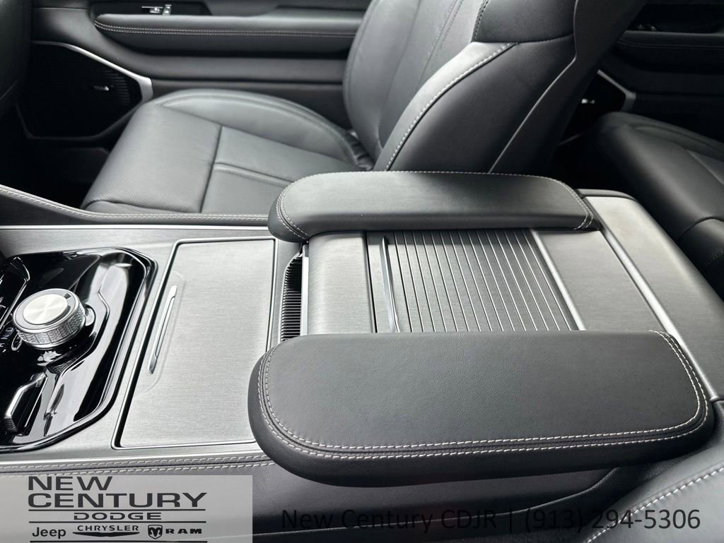 New 2026 Jeep Grand Wagoneer Limited AWD/4WD image 40