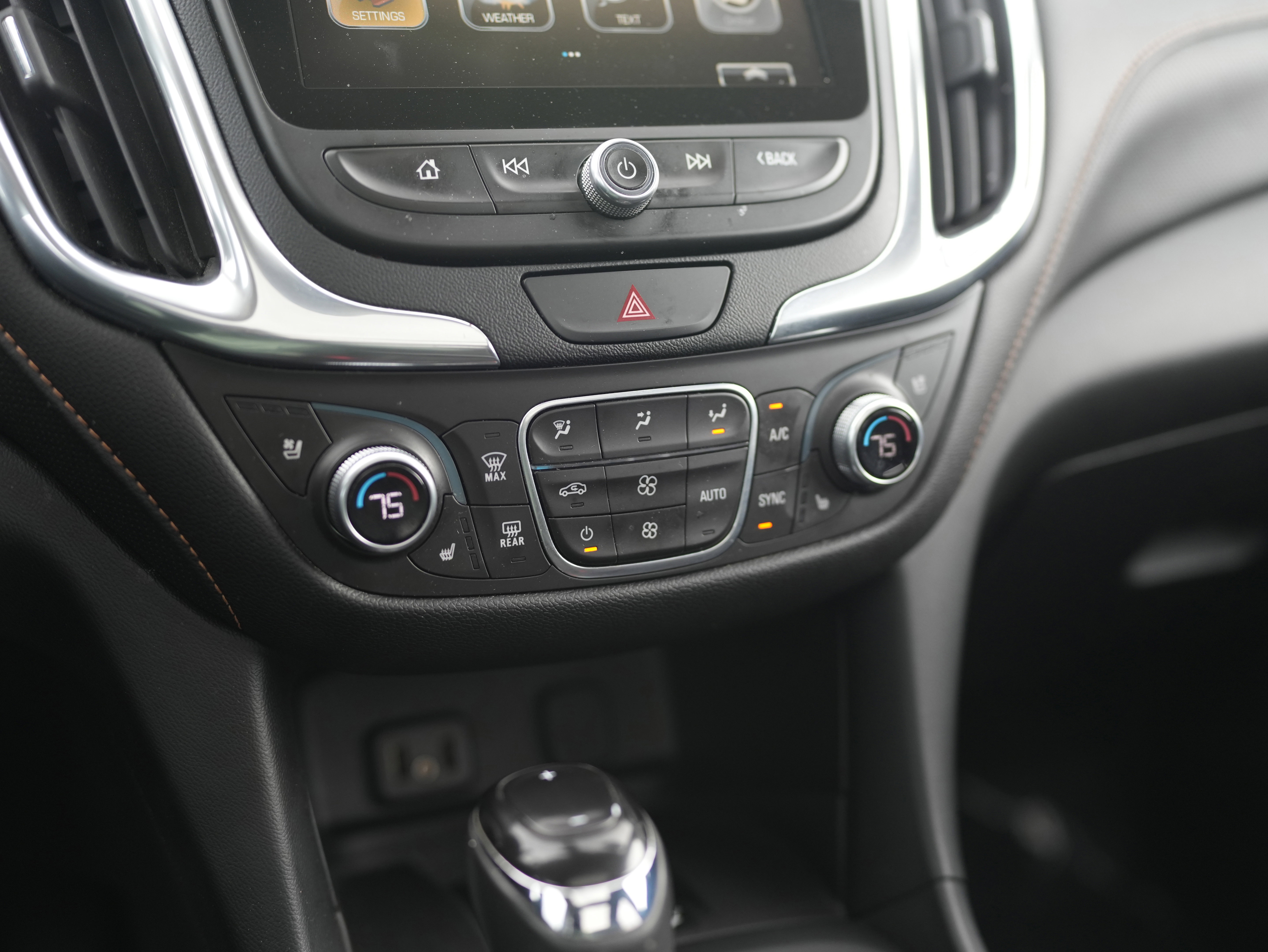 Used 2018 Chevrolet Equinox Premier image 15