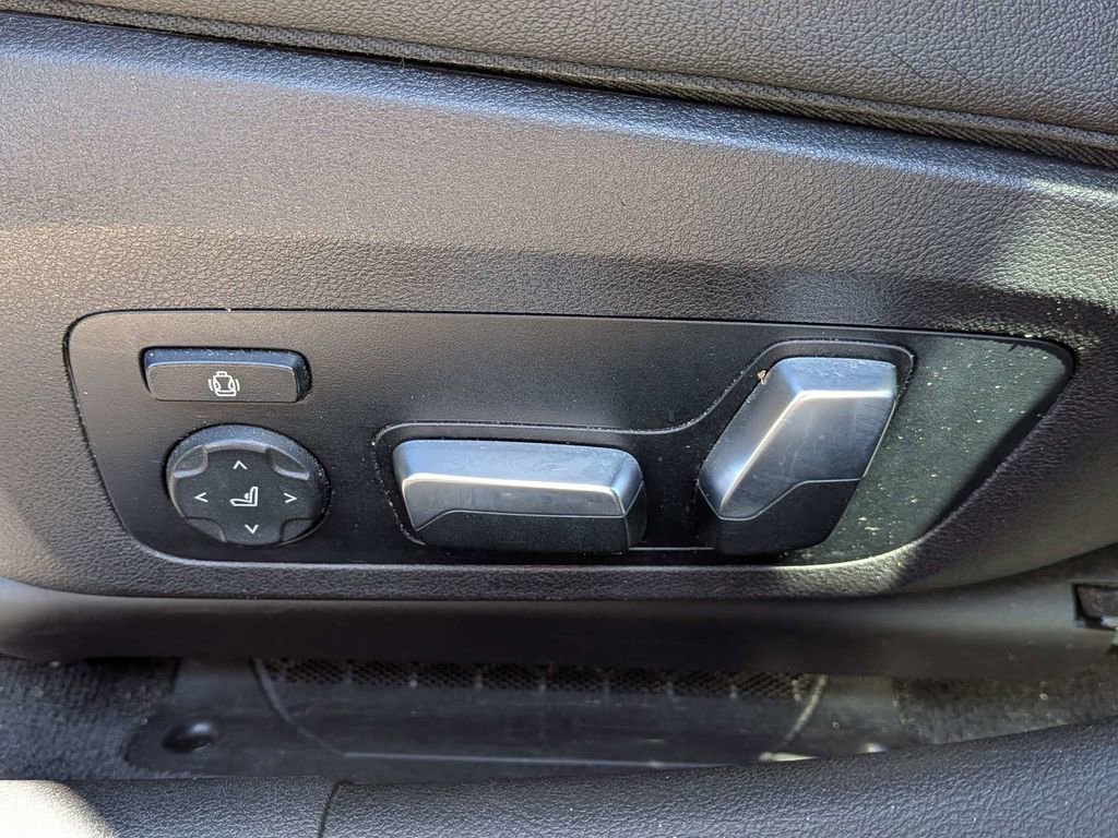 Used 2020 BMW 330i xDrive Sedan w/ Convenience Package image 17