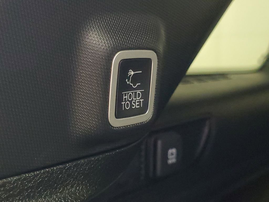 Used 2024 Jeep Grand Cherokee Limited w/ Luxury Tech Group II image 10