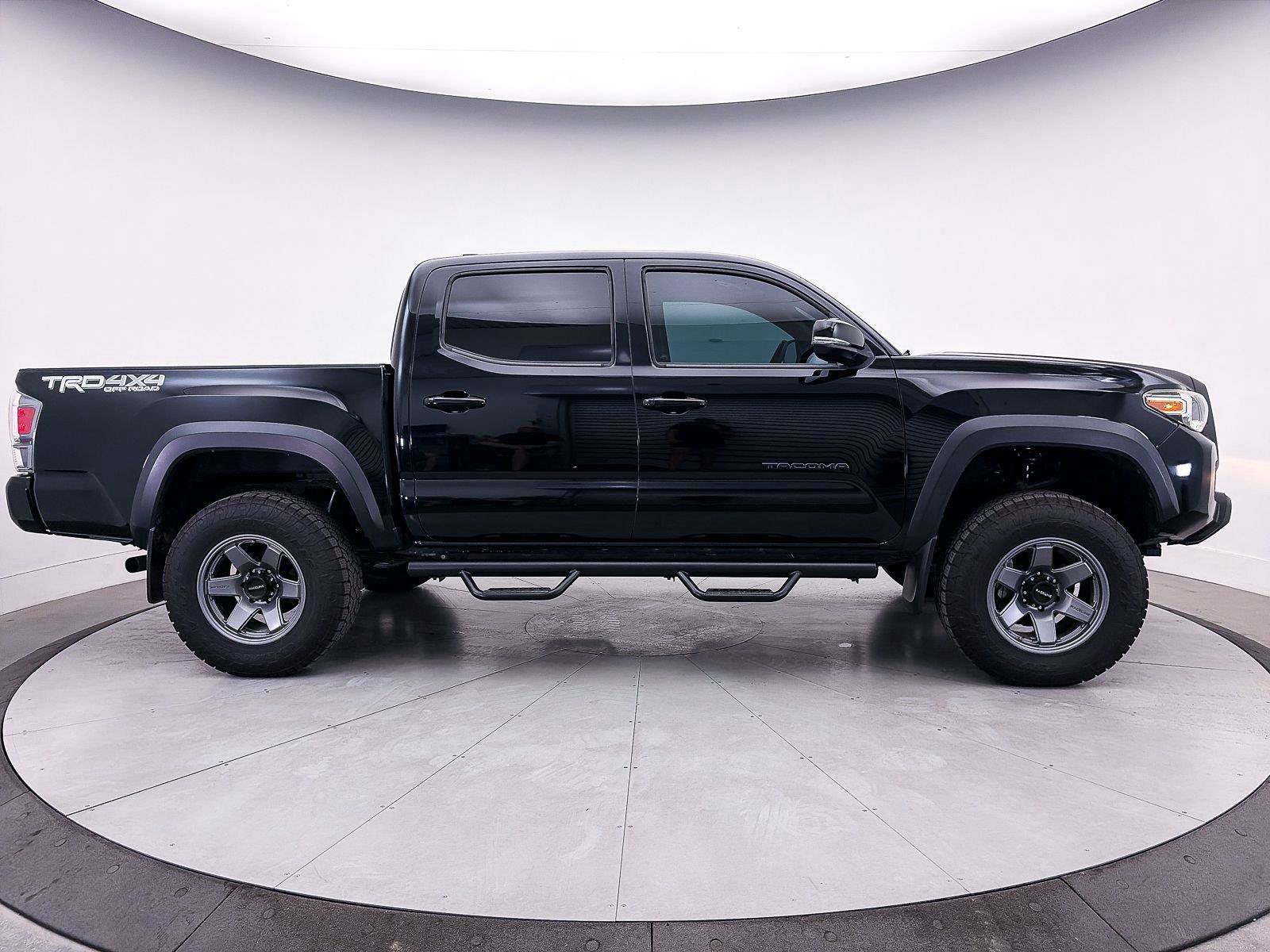 Used 2020 Toyota Tacoma TRD Off-Road w/ Technology Package AWD/4WD image 43