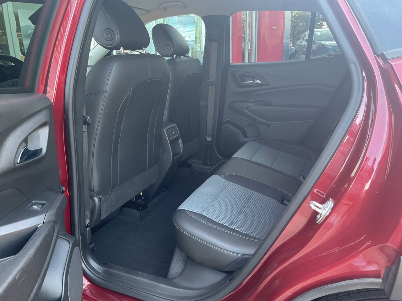 Used 2025 Chevrolet Trax LT w/ LT Convenience Package FWD image 10