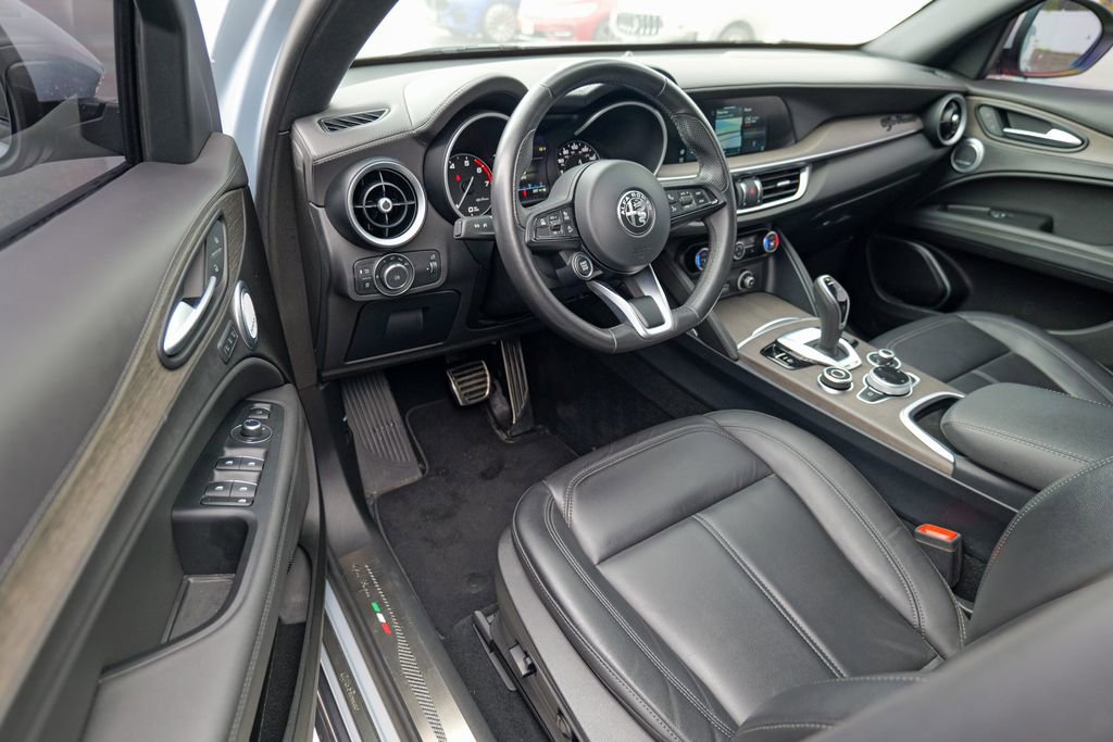 Used 2022 Alfa Romeo Stelvio Ti image 16