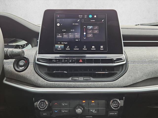 Used 2025 Jeep Compass Latitude image 14